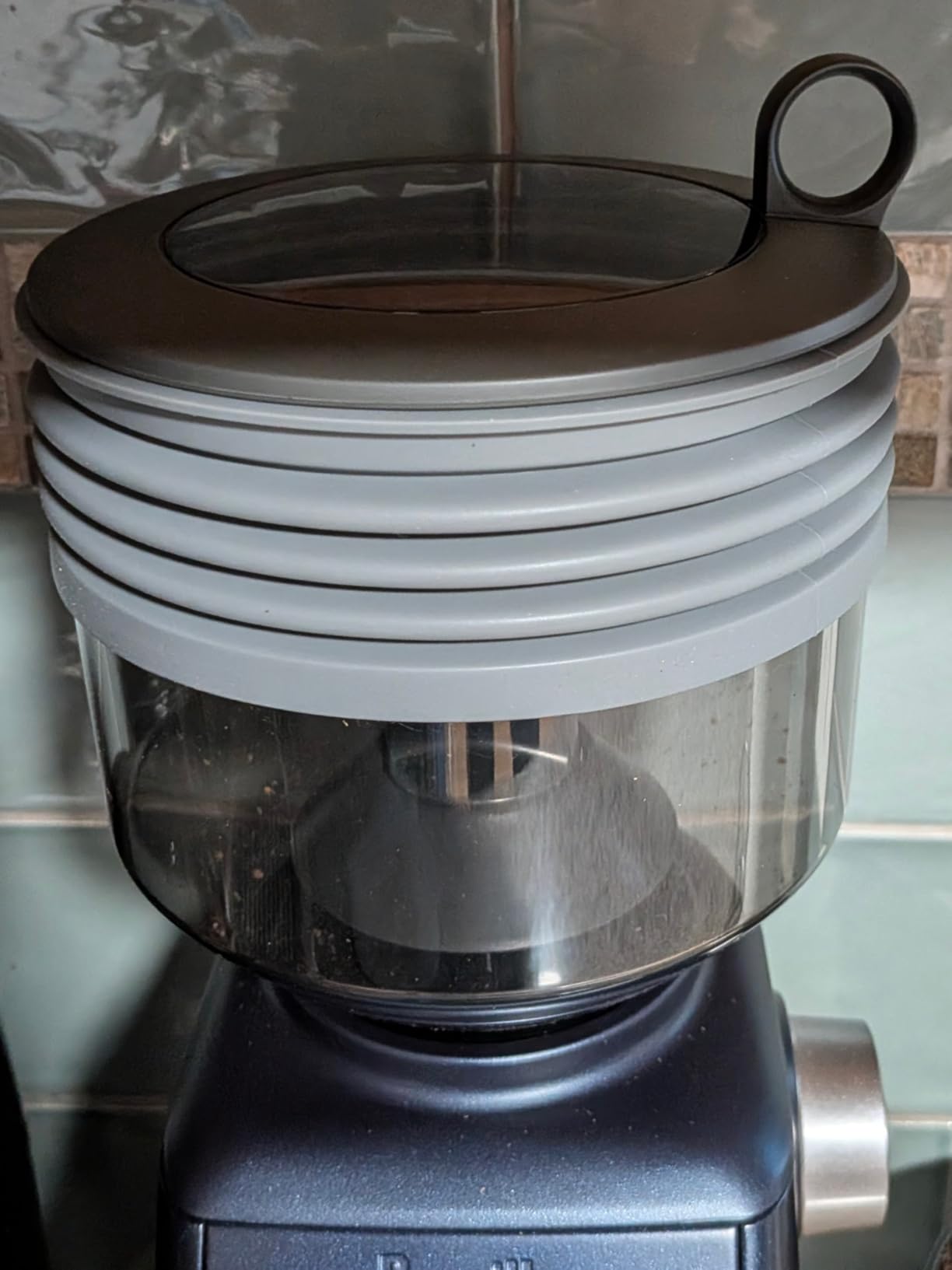 Fuelle de silicona y tolva de  - Breville Espresso Barista Express reseña y precio
